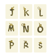 Dije de letras en acero inoxidable dorado - FamilyBox.Store enviar a venezuela ship to venezuela supermercado online venezuela online supermarket