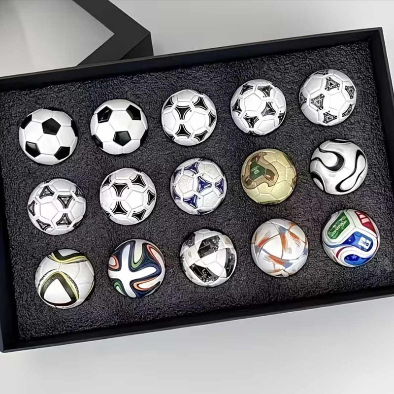 Colección de miniaturas de balones de fútbol de la Copa Mundial: 15 balones icónicos de Mundiales 1970-2026